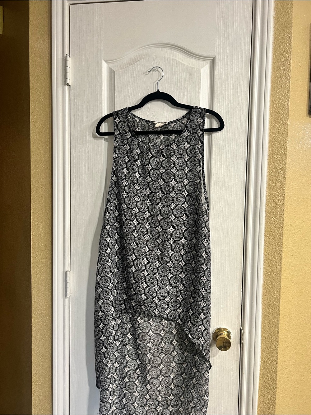 Black and White Patterned High-Low Sleeveless Tunic